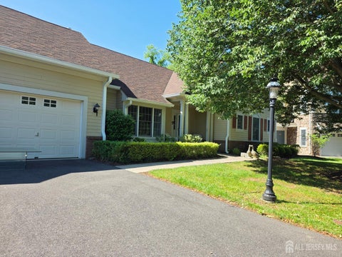 Homes For Sale - 47 Hedge Row Road<br/> Plainsboro, NJ 08540