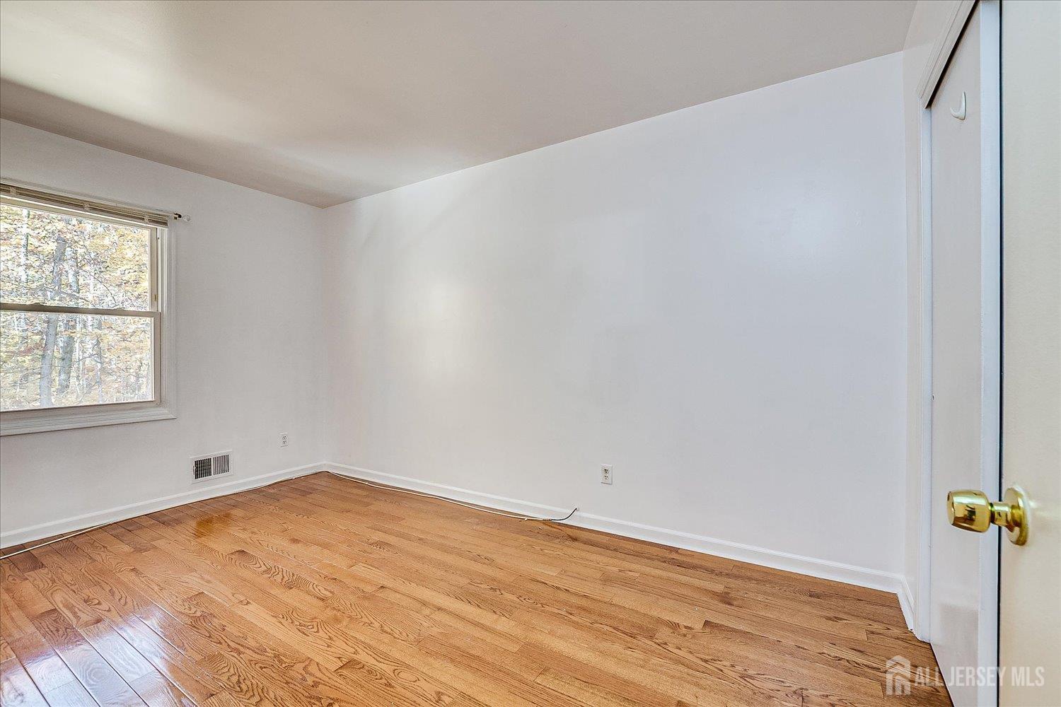 South Plainfield, New Jersey 07080, United States, 3 Bedrooms Bedrooms, ,3 BathroomsBathrooms,Residential,Active,239820