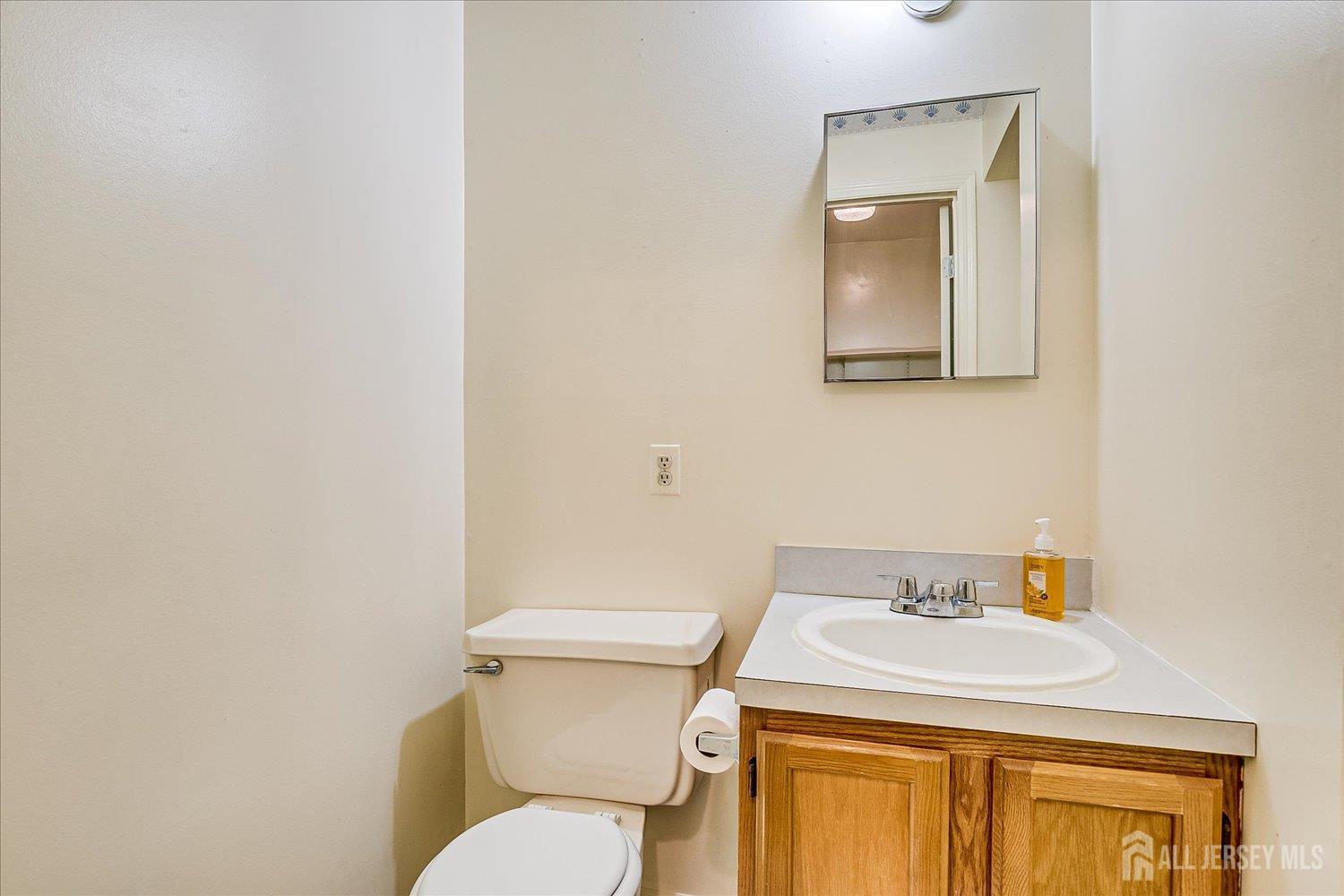 South Plainfield, New Jersey 07080, United States, 3 Bedrooms Bedrooms, ,3 BathroomsBathrooms,Residential,Active,239820