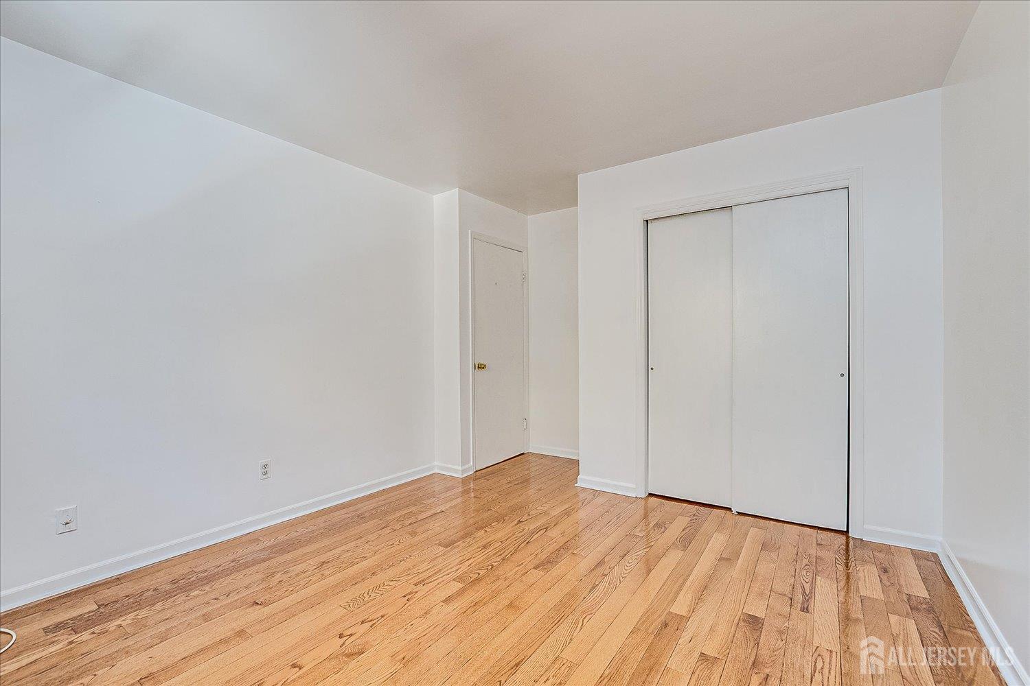 South Plainfield, New Jersey 07080, United States, 3 Bedrooms Bedrooms, ,3 BathroomsBathrooms,Residential,Active,239820