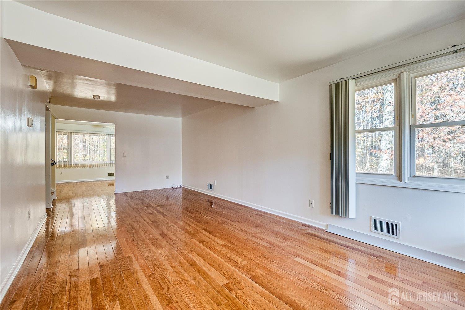 South Plainfield, New Jersey 07080, United States, 3 Bedrooms Bedrooms, ,3 BathroomsBathrooms,Residential,Active,239820