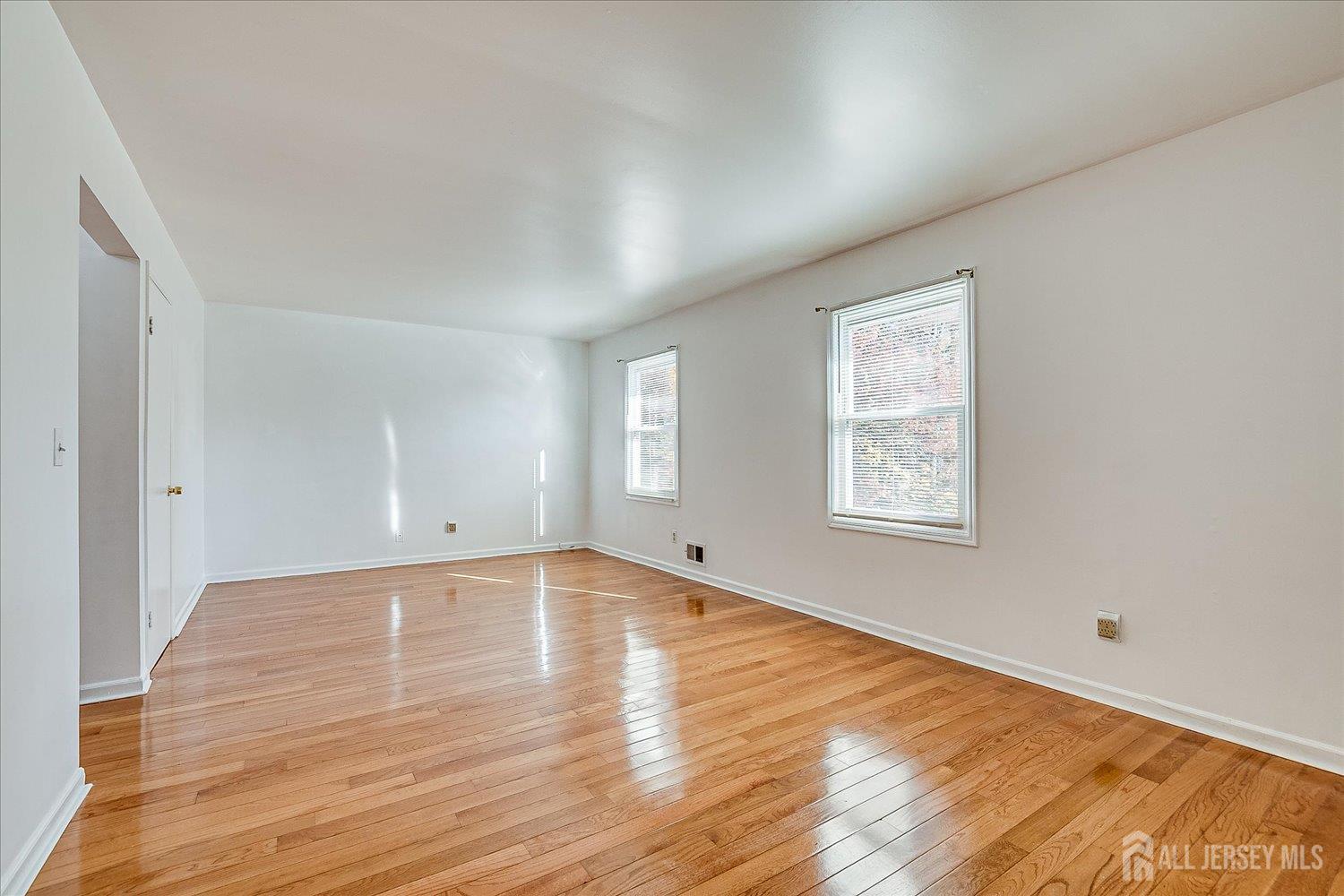 South Plainfield, New Jersey 07080, United States, 3 Bedrooms Bedrooms, ,3 BathroomsBathrooms,Residential,Active,239820