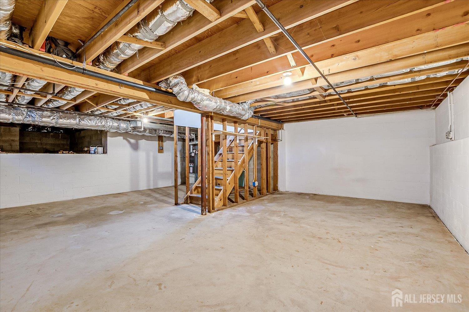 South Plainfield, New Jersey 07080, United States, 3 Bedrooms Bedrooms, ,3 BathroomsBathrooms,Residential,Active,239820