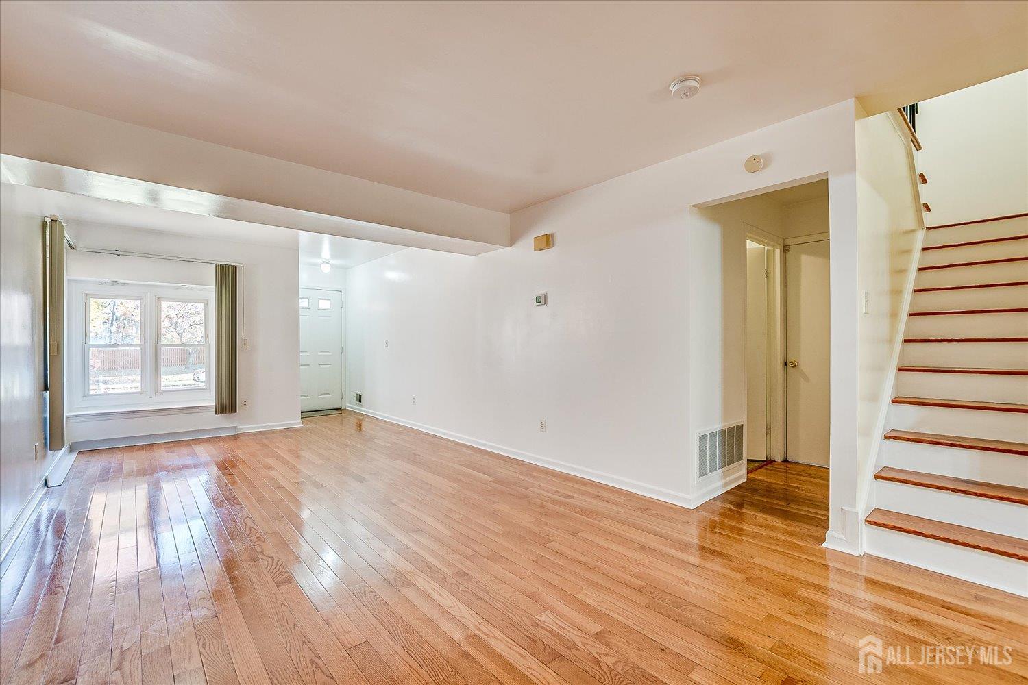 South Plainfield, New Jersey 07080, United States, 3 Bedrooms Bedrooms, ,3 BathroomsBathrooms,Residential,Active,239820