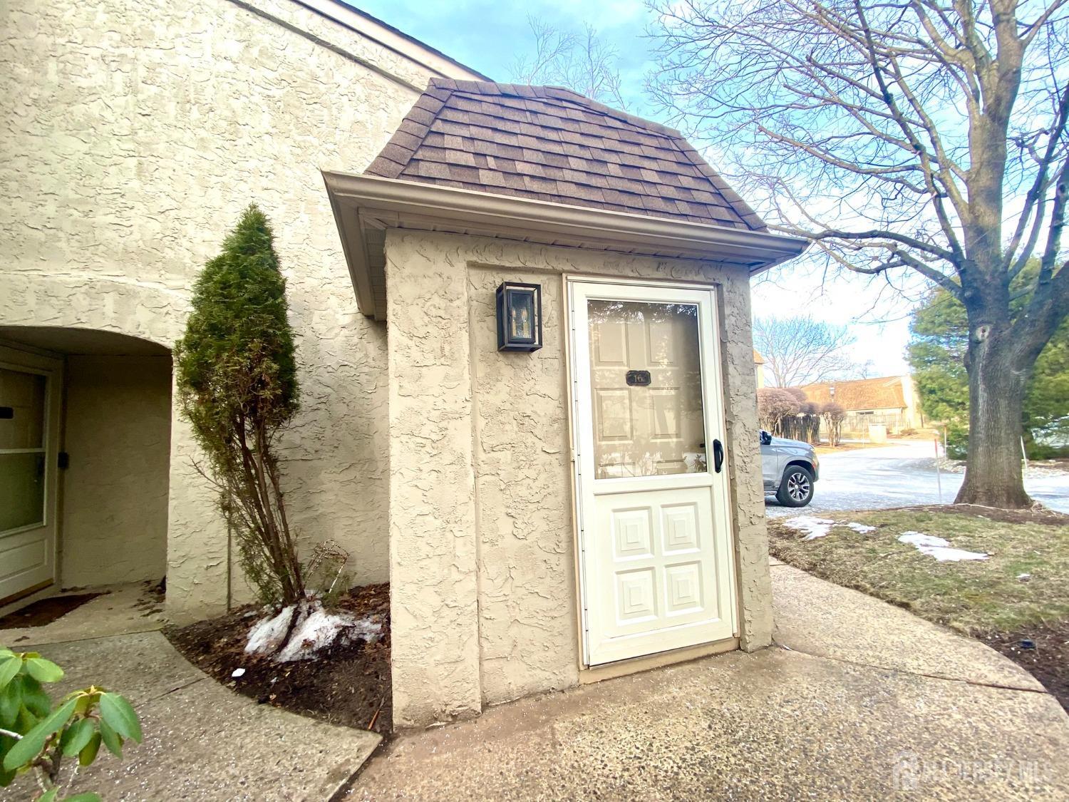 16 Carriage Place, Edison, New Jersey image 2
