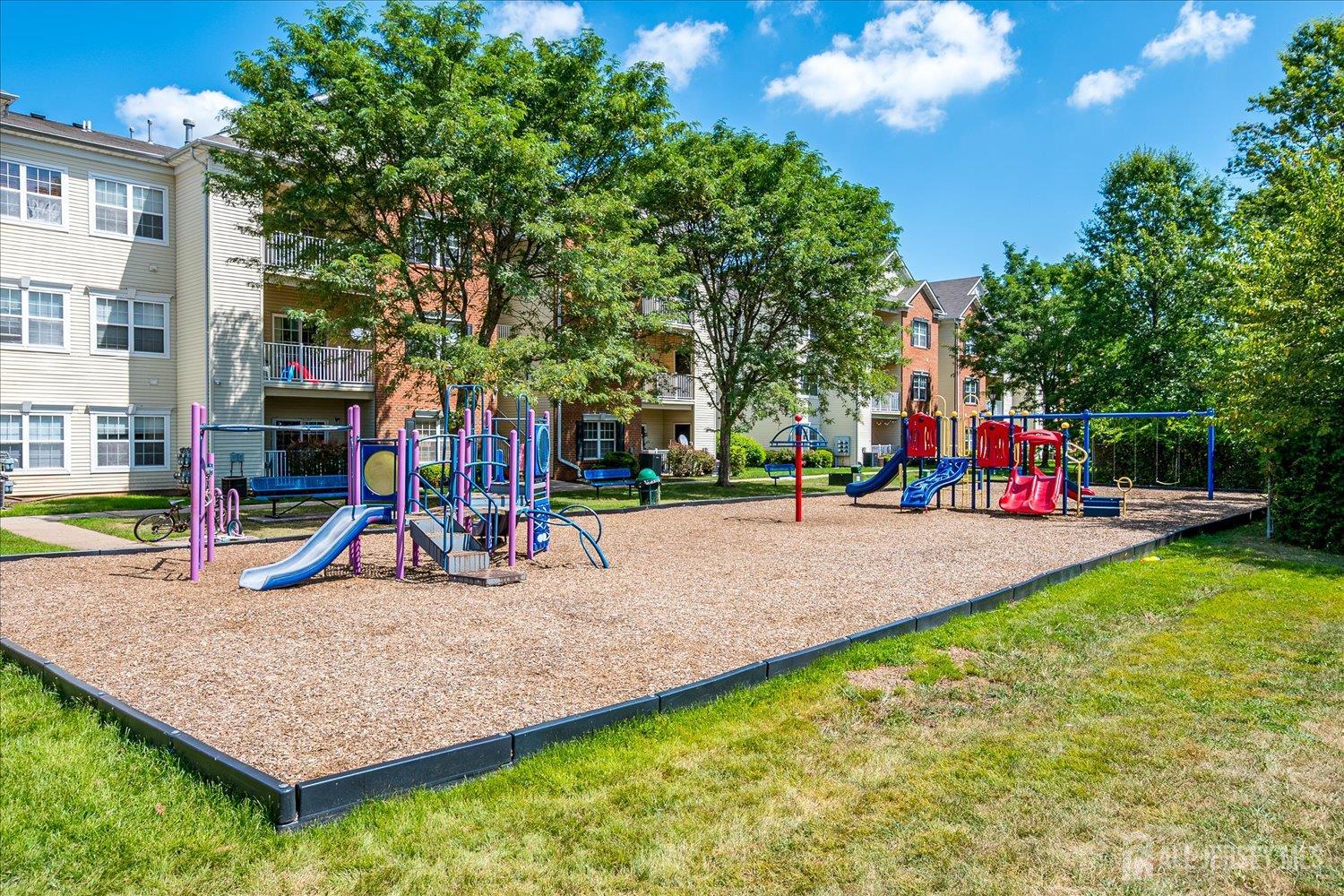 South Plainfield, New Jersey 07080, United States, 2 Bedrooms Bedrooms, ,3 BathroomsBathrooms,Residential,Active,190708