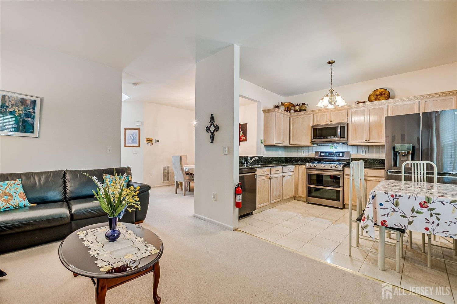 South Plainfield, New Jersey 07080, United States, 2 Bedrooms Bedrooms, ,3 BathroomsBathrooms,Residential,Active,190708