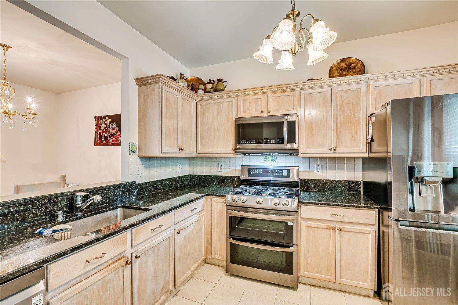 South Plainfield, New Jersey 07080, United States, 2 Bedrooms Bedrooms, ,3 BathroomsBathrooms,Residential,Active,190708