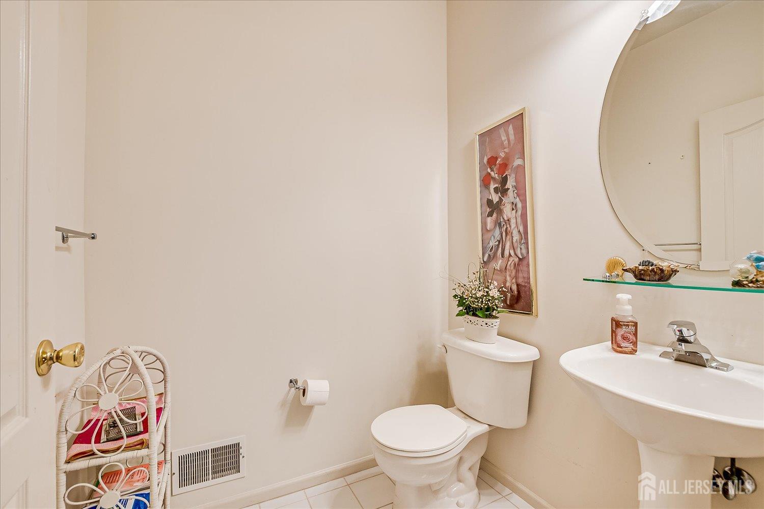 South Plainfield, New Jersey 07080, United States, 2 Bedrooms Bedrooms, ,3 BathroomsBathrooms,Residential,Active,190708