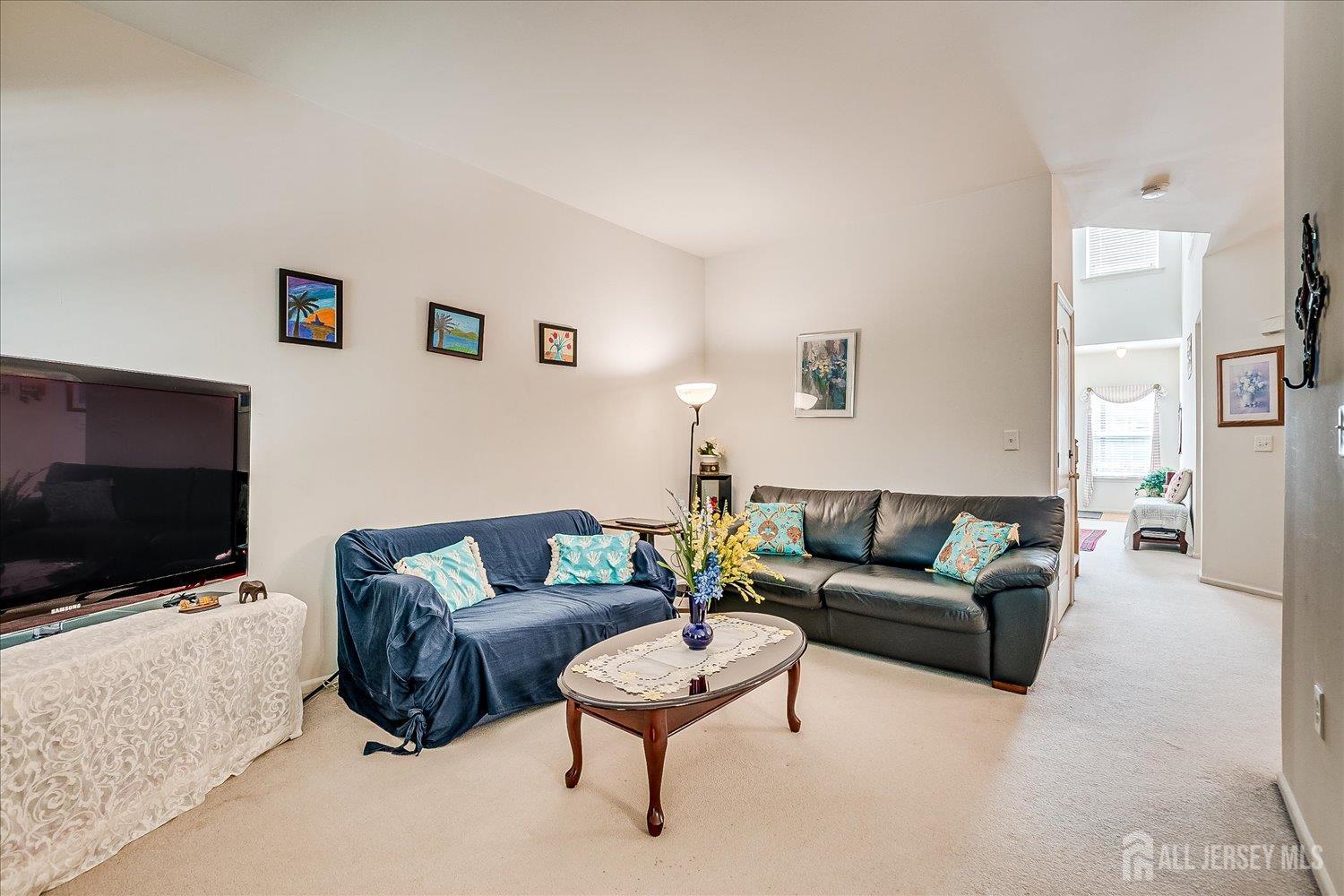 South Plainfield, New Jersey 07080, United States, 2 Bedrooms Bedrooms, ,3 BathroomsBathrooms,Residential,Active,190708