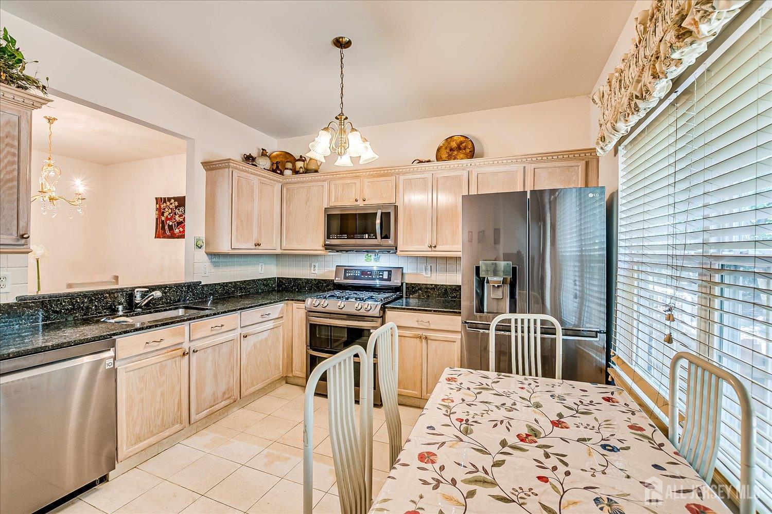 South Plainfield, New Jersey 07080, United States, 2 Bedrooms Bedrooms, ,3 BathroomsBathrooms,Residential,Active,190708