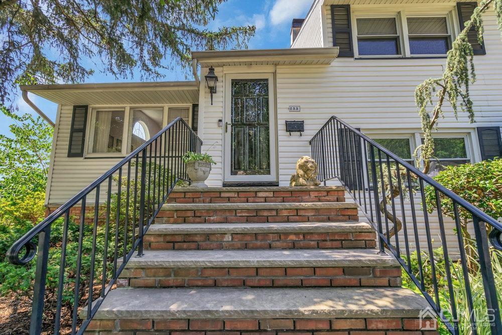 Photo 9 of 56 of 233 Amherst Avenue house