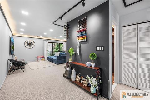 Condo For Sale - 100 Dundee Court<br/> Aberdeen, NJ 07747