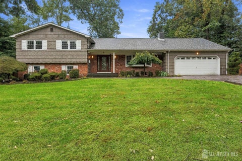Homes For Sale - 4 Redcoat Drive<br/> Middlesex County, East Brunswick, NJ 08816