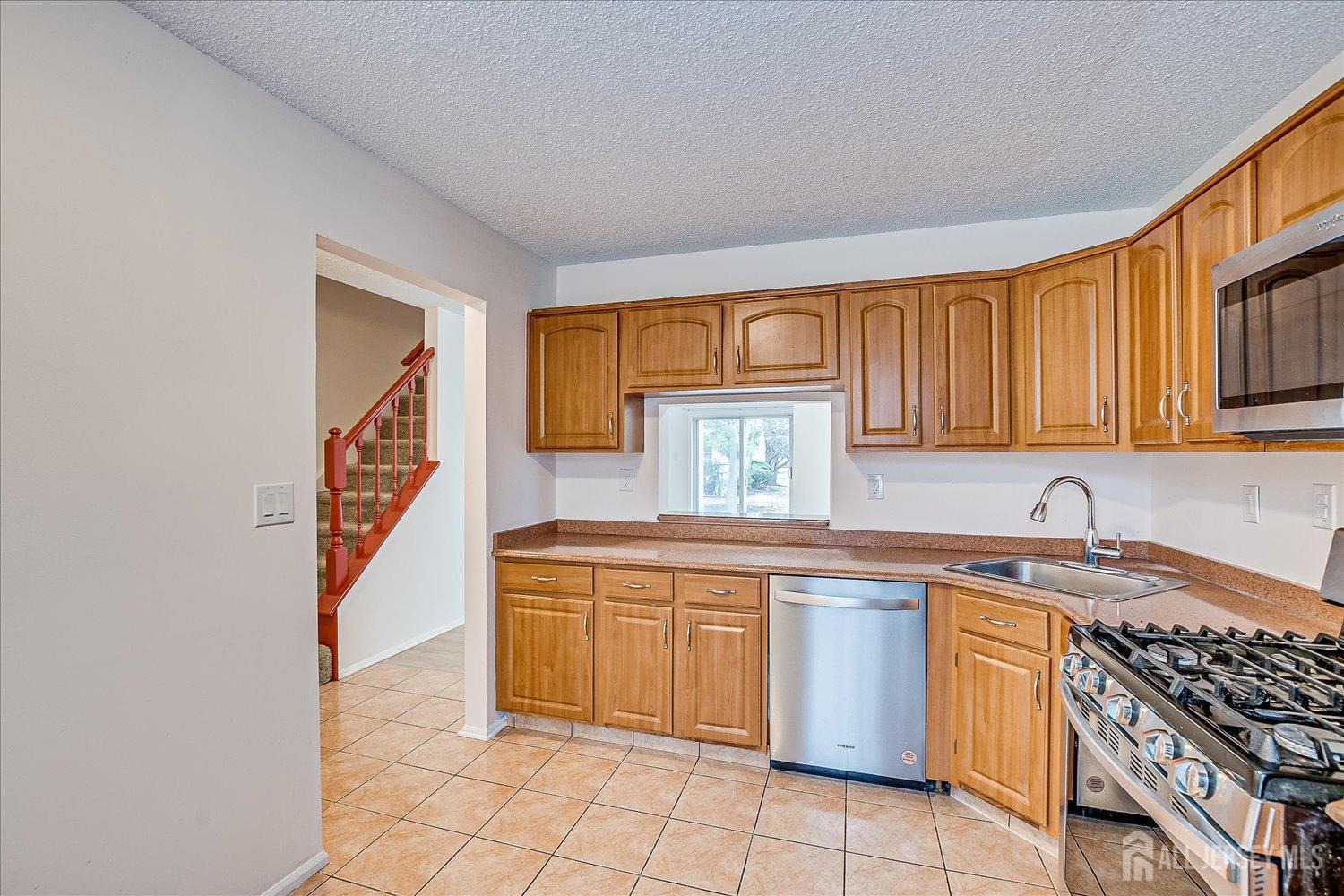 22 Dartmouth Way, North Brunswick, New Jersey image 2