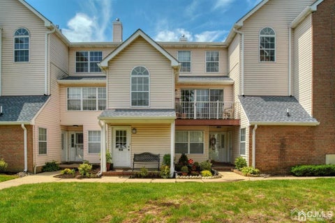 Townhouse For Rent - 315 Plymouth Road<br/> North Brunswick, NJ 08902