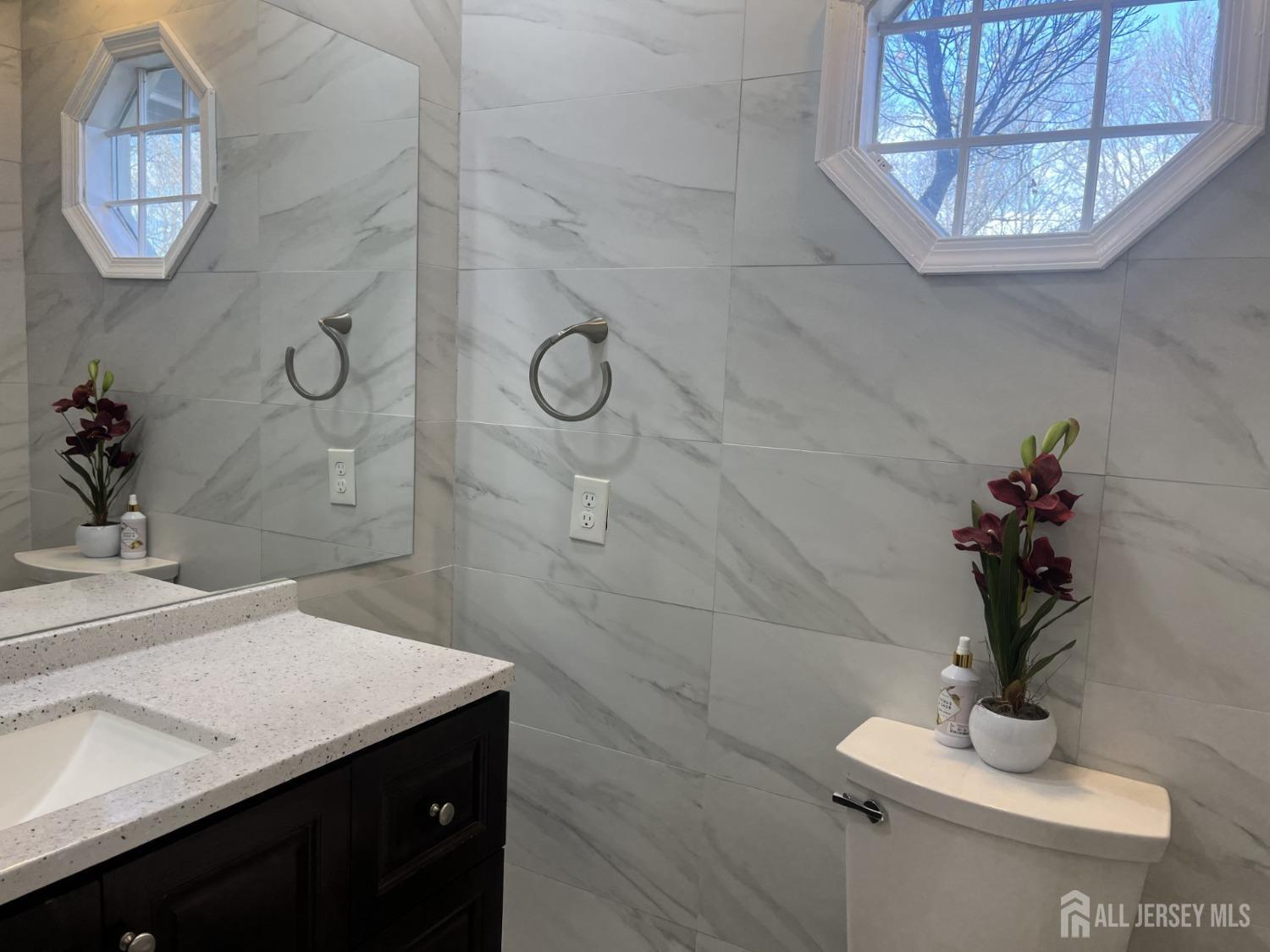 1505 Timber Oaks Road, Edison, New Jersey image 23