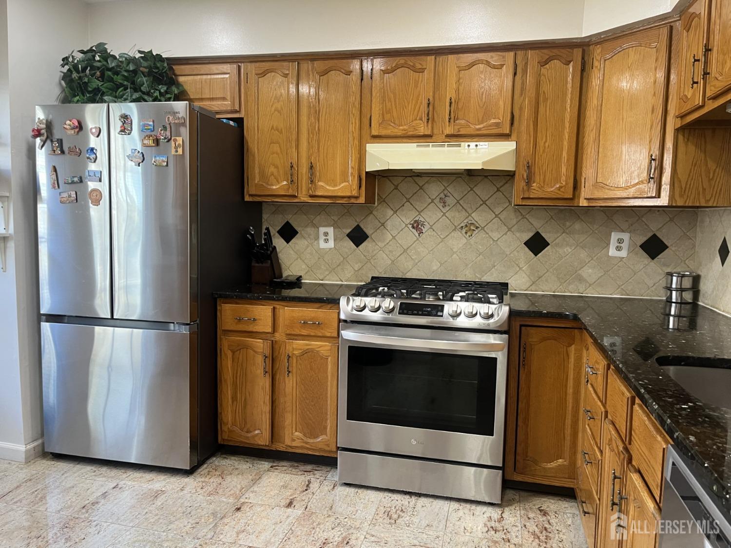 1505 Timber Oaks Road, Edison, New Jersey image 5