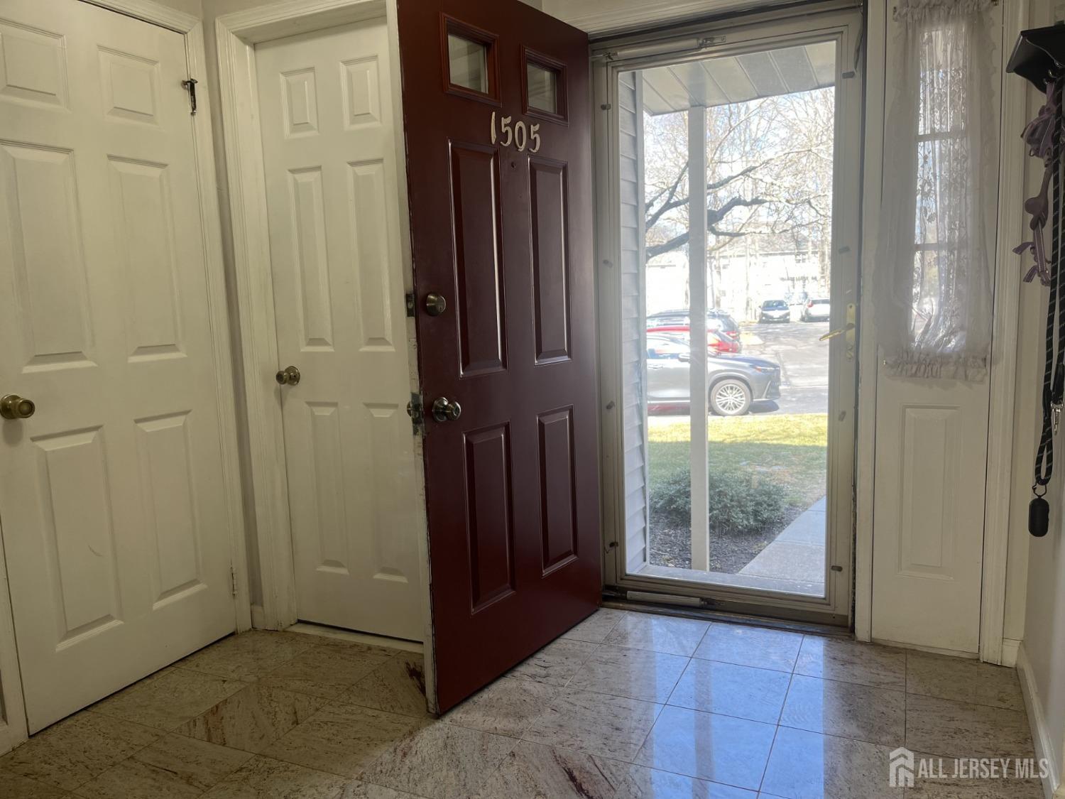 1505 Timber Oaks Road, Edison, New Jersey image 4
