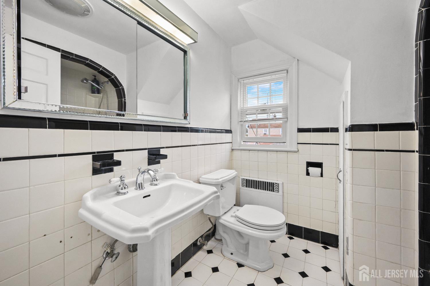 Milltown, New Jersey 08850, United States, 3 Bedrooms Bedrooms, ,2 BathroomsBathrooms,Residential,Active,156056