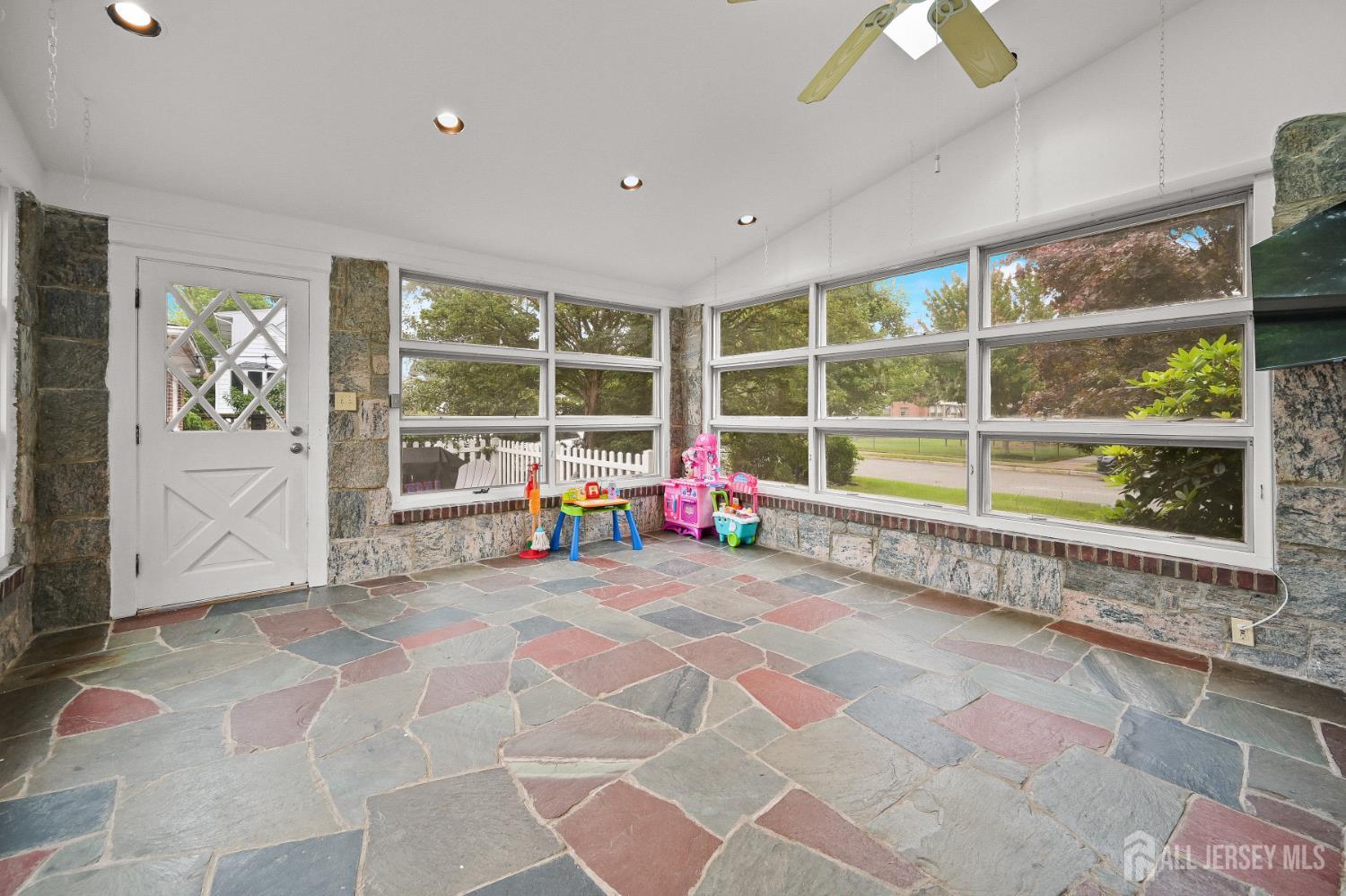 Milltown, New Jersey 08850, United States, 3 Bedrooms Bedrooms, ,2 BathroomsBathrooms,Residential,Active,156056