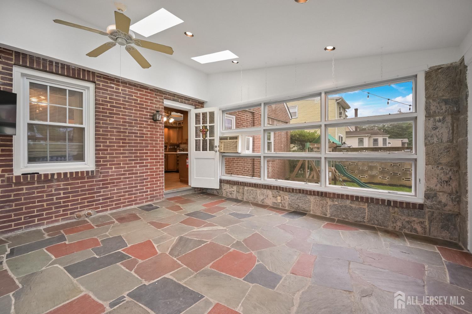 Milltown, New Jersey 08850, United States, 3 Bedrooms Bedrooms, ,2 BathroomsBathrooms,Residential,Active,156056