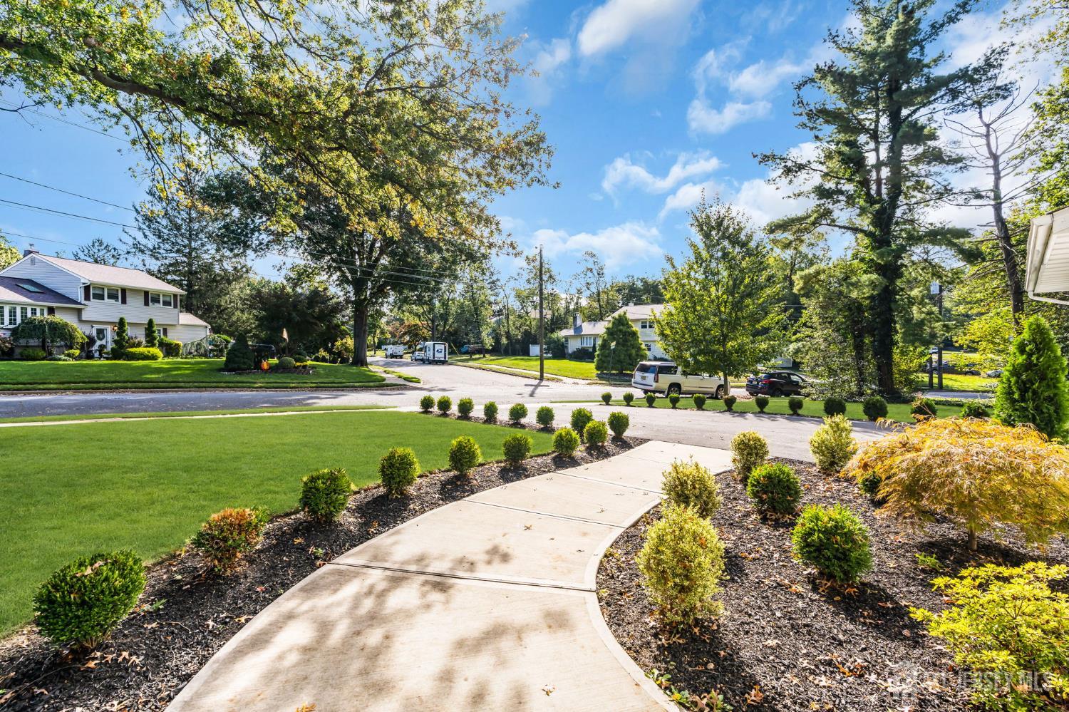 4 White Oak Rd