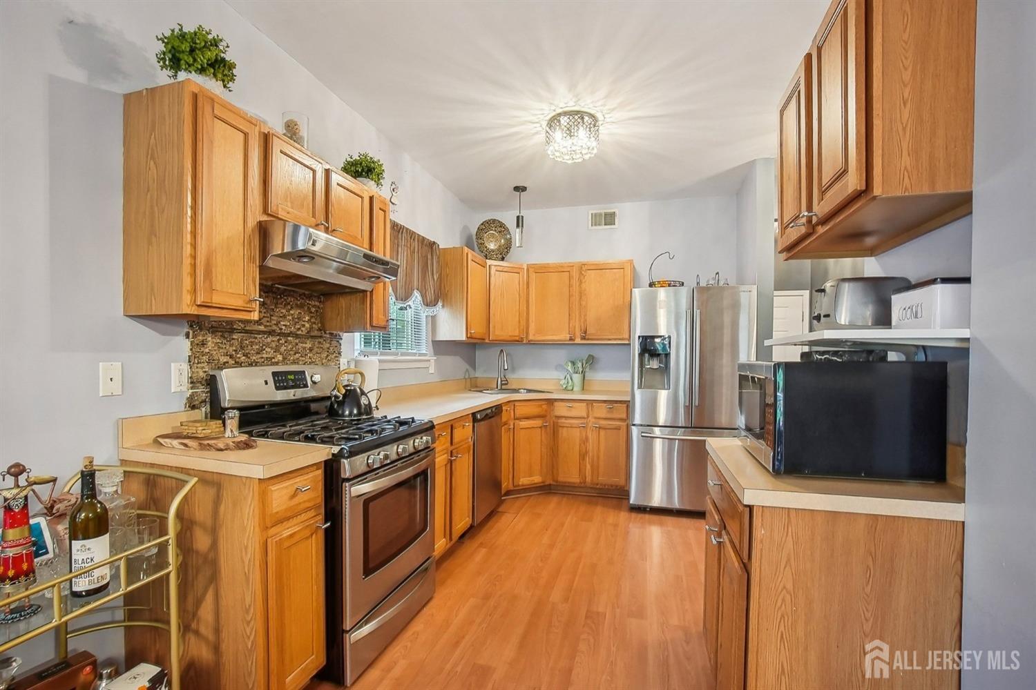 38 E Burgess Drive, Piscataway, New Jersey image 9