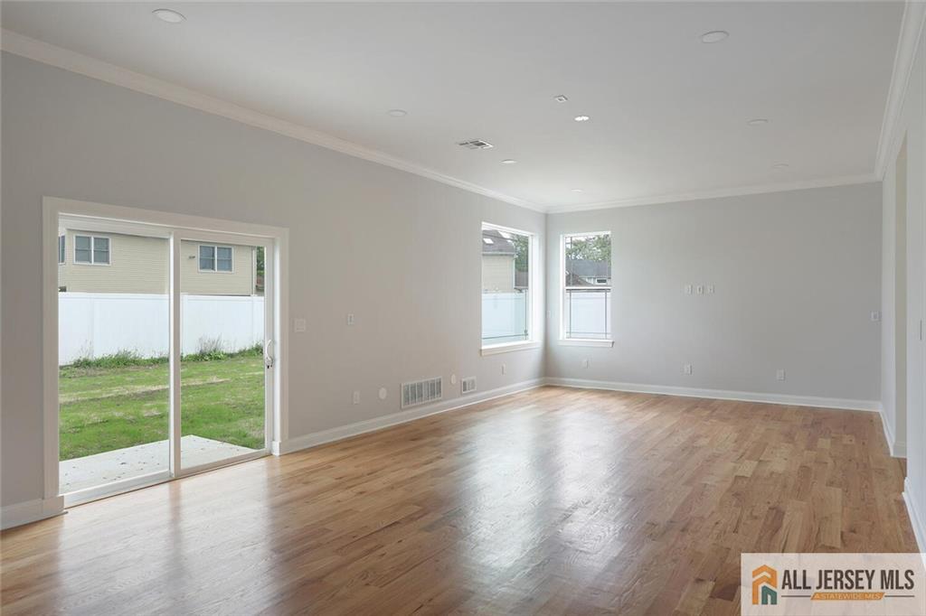 Edison, New Jersey, 08817, United States, 5 Bedrooms Bedrooms, ,4 BathroomsBathrooms,Residential,Active,1914938