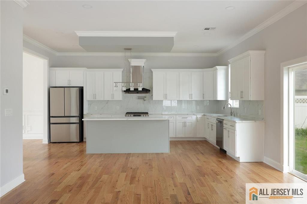 Edison, New Jersey, 08817, United States, 5 Bedrooms Bedrooms, ,4 BathroomsBathrooms,Residential,Active,1914938