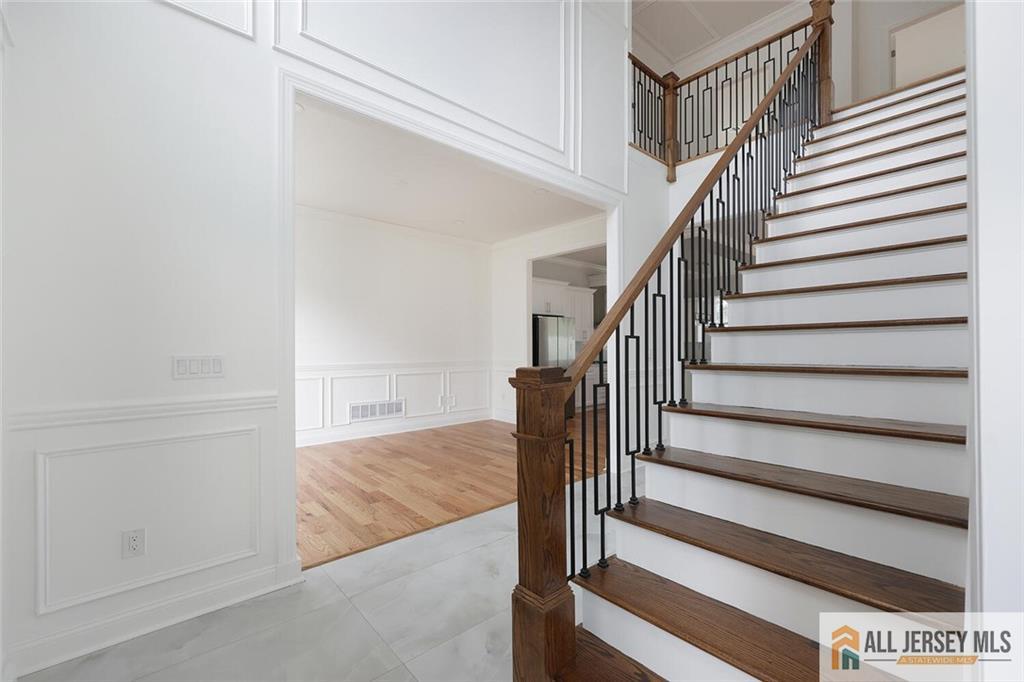 Edison, New Jersey, 08817, United States, 5 Bedrooms Bedrooms, ,4 BathroomsBathrooms,Residential,Active,1914938