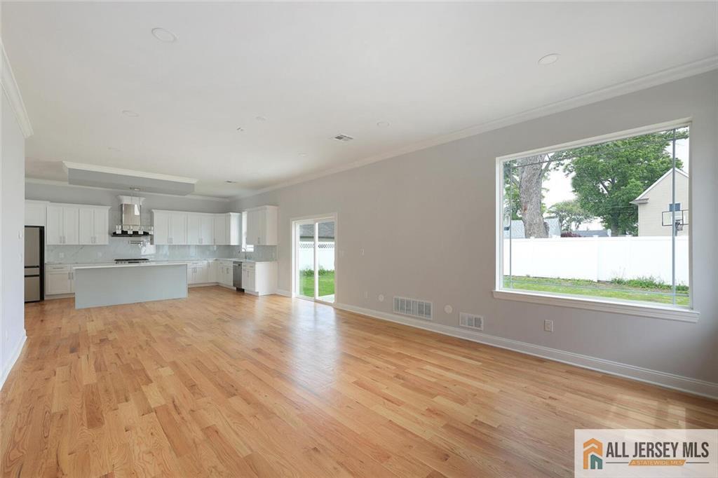 Edison, New Jersey, 08817, United States, 5 Bedrooms Bedrooms, ,4 BathroomsBathrooms,Residential,Active,1914938