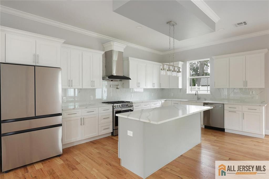 Edison, New Jersey, 08817, United States, 5 Bedrooms Bedrooms, ,4 BathroomsBathrooms,Residential,Active,1914938