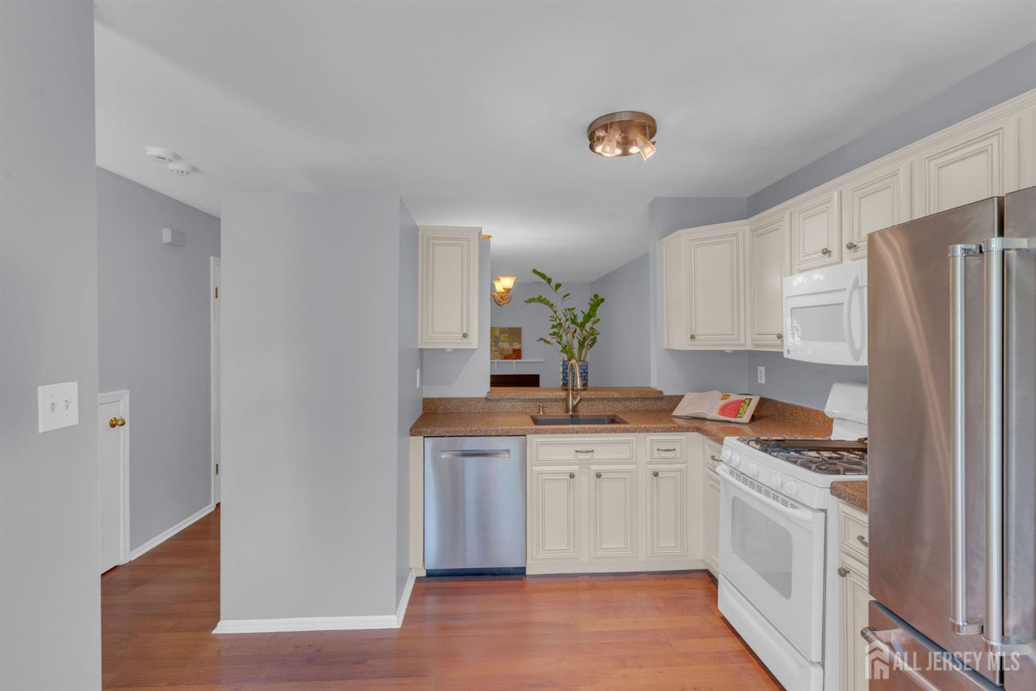 South Brunswick, New Jersey 08852, United States, 2 Bedrooms Bedrooms, ,2 BathroomsBathrooms,Residential,Active,164398