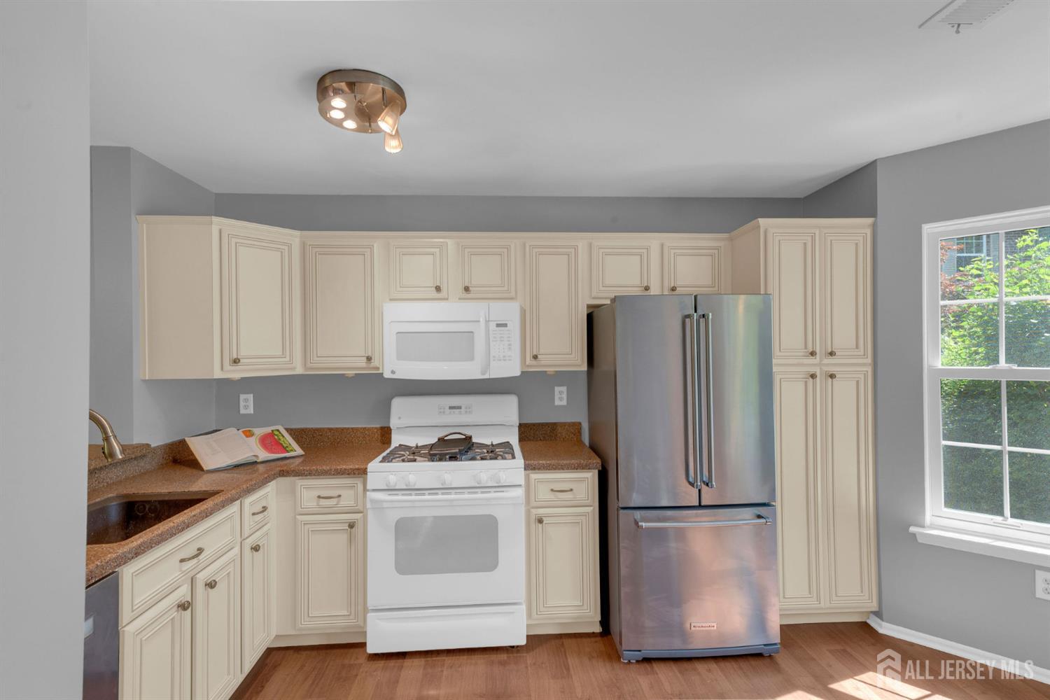 South Brunswick, New Jersey 08852, United States, 2 Bedrooms Bedrooms, ,2 BathroomsBathrooms,Residential,Active,164398