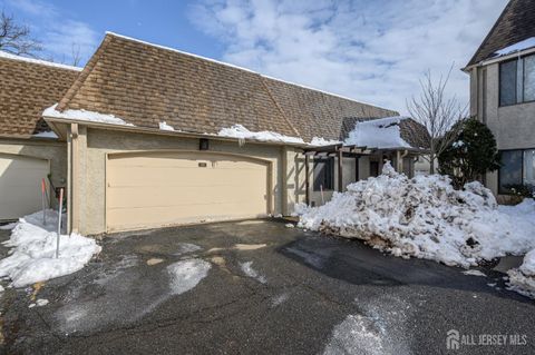 Condo For Sale - 35 Carriage Place<br/> Edison, NJ 08820