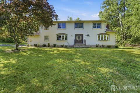 Homes For Sale - 6 King Arthurs Court<br/> Middlesex County, Edison, NJ 08820