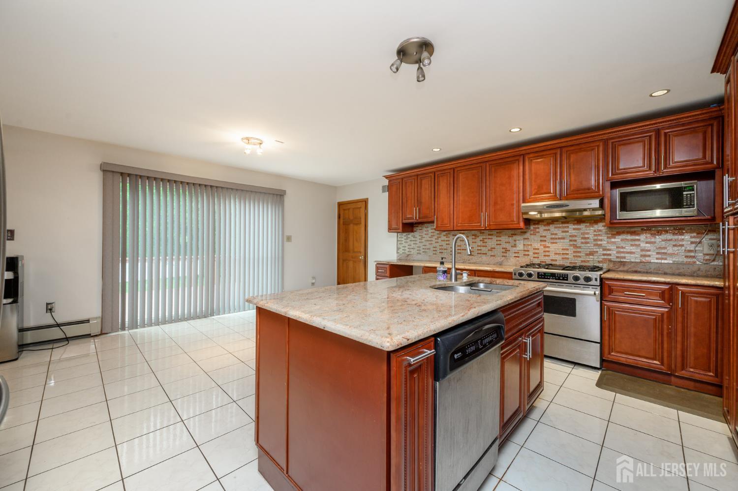 South Brunswick, New Jersey, 08852, United States, 5 Bedrooms Bedrooms, ,6 BathroomsBathrooms,Residential,Active,2044563
