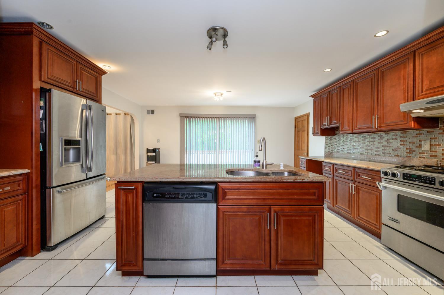 South Brunswick, New Jersey, 08852, United States, 5 Bedrooms Bedrooms, ,6 BathroomsBathrooms,Residential,Active,2044563