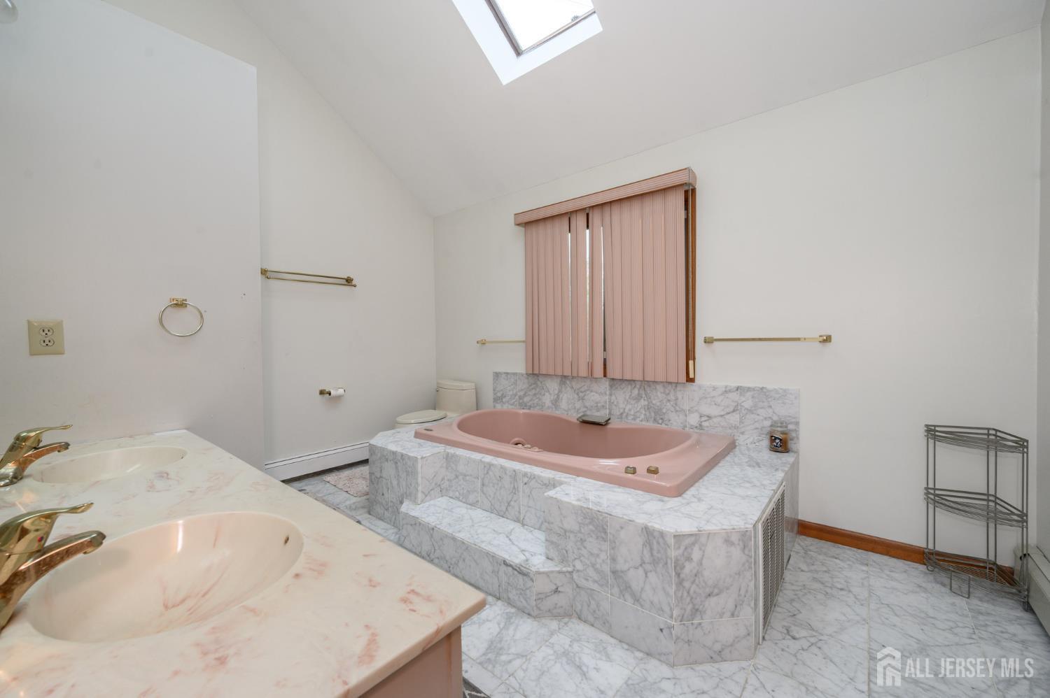 South Brunswick, New Jersey, 08852, United States, 5 Bedrooms Bedrooms, ,6 BathroomsBathrooms,Residential,Active,2044563