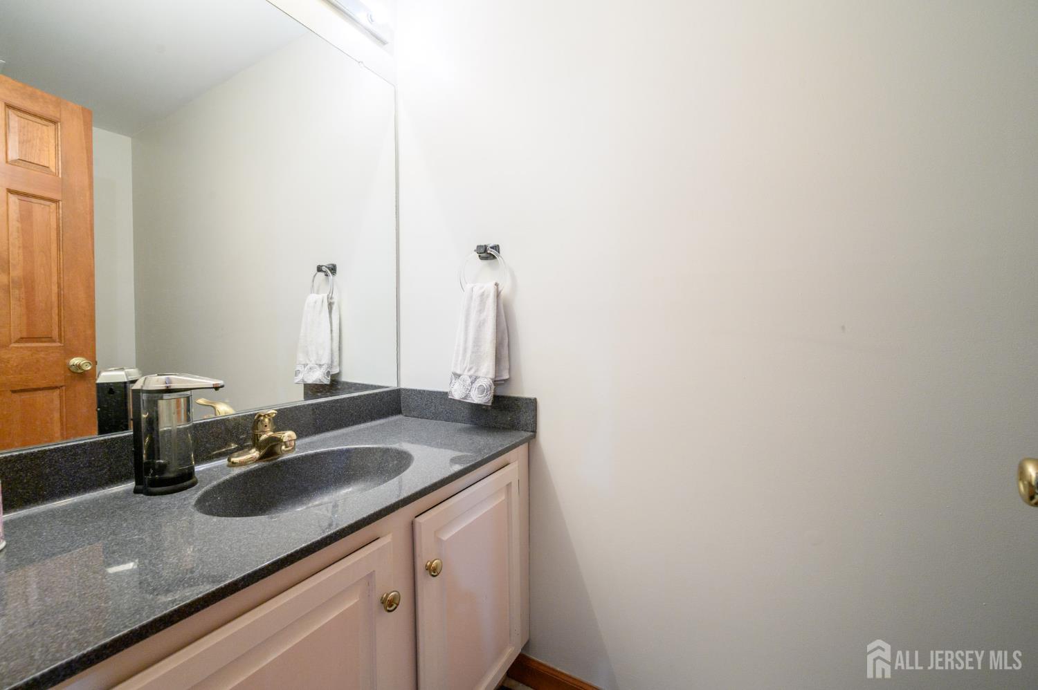 South Brunswick, New Jersey, 08852, United States, 5 Bedrooms Bedrooms, ,6 BathroomsBathrooms,Residential,Active,2044563