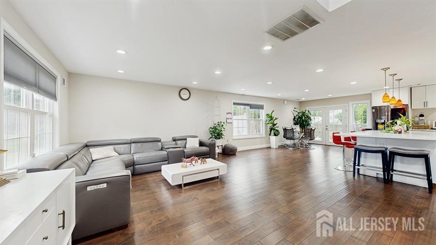 24 Westwood Circle, Edison, New Jersey image 2