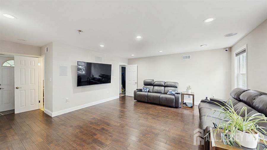 24 Westwood Circle, Edison, New Jersey image 6