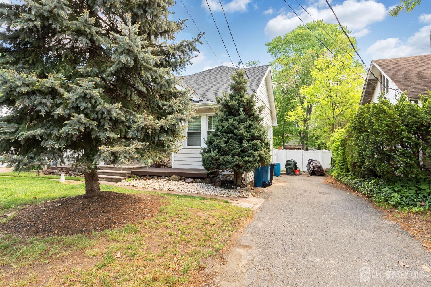 577 Holmdel Road, Hazlet, New Jersey image 38