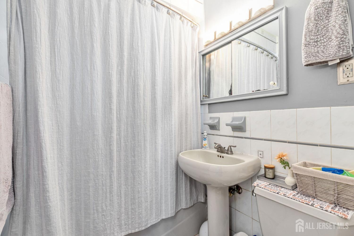 164 Holly Street, Port Reading, New Jersey image 10