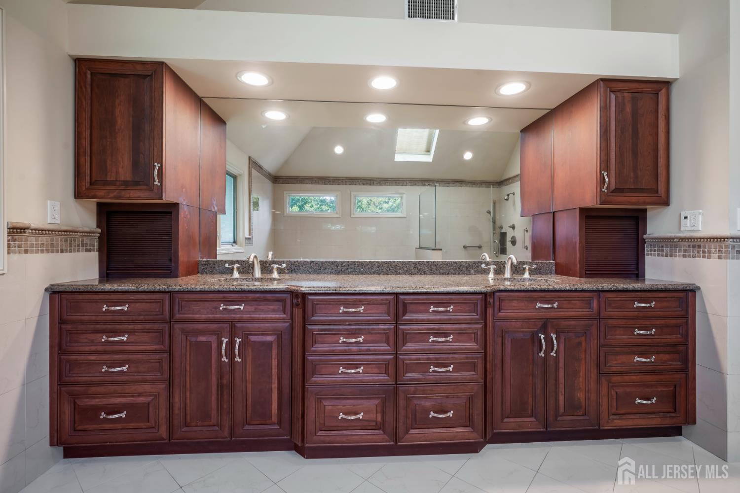 East Brunswick, New Jersey, 08816, United States, 5 Bedrooms Bedrooms, ,6 BathroomsBathrooms,Residential,Active,2044990