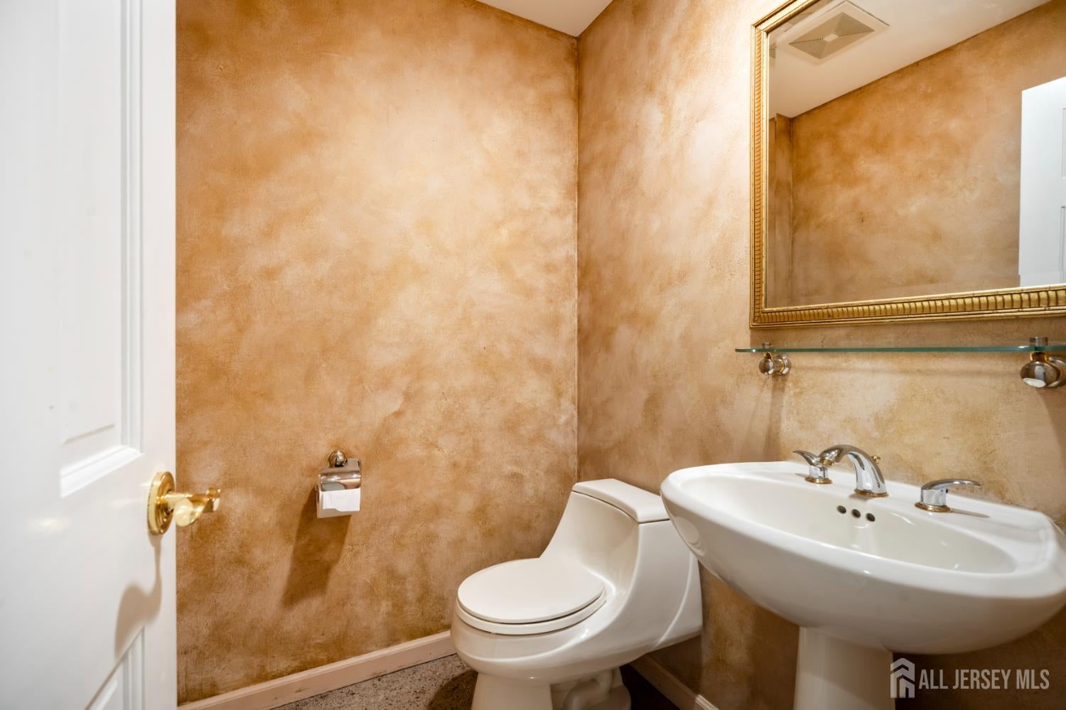 East Brunswick, New Jersey, 08816, United States, 5 Bedrooms Bedrooms, ,6 BathroomsBathrooms,Residential,Active,2044990