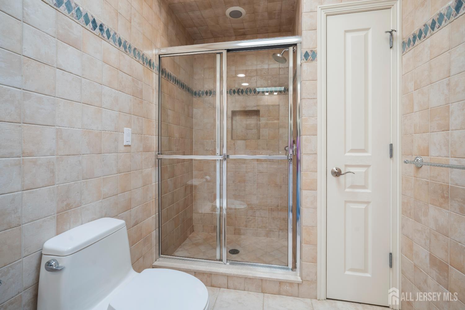 East Brunswick, New Jersey, 08816, United States, 5 Bedrooms Bedrooms, ,6 BathroomsBathrooms,Residential,Active,2044990