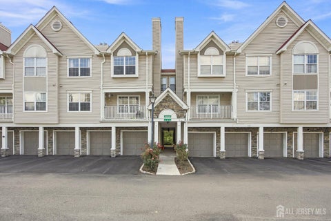 Townhouse For Rent - 17 Prestwick Way<br/> Edison, NJ 08820