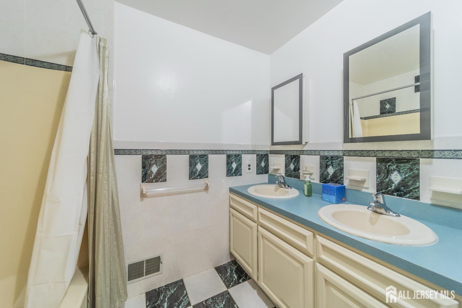 289 Old Road, Sewaren, New Jersey image 23